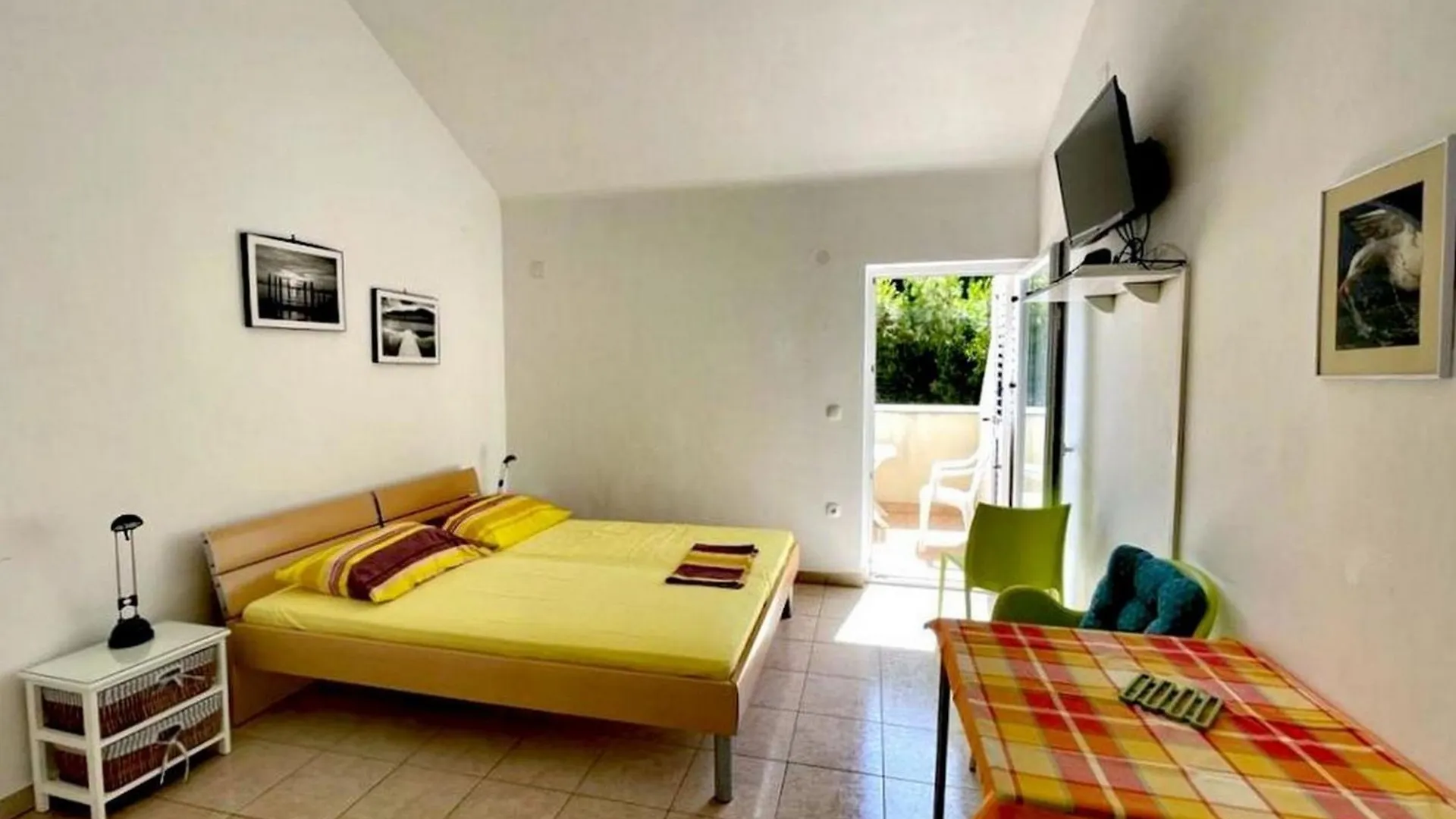 Studio Apartments Darija Brgulje 0*,